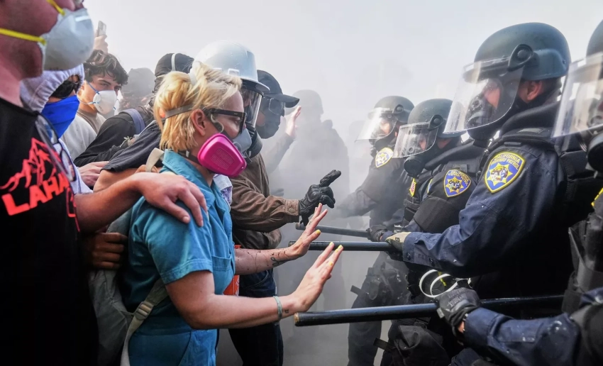 Полиция в Лос-Анджелесе начала выборочно задерживать протестующих