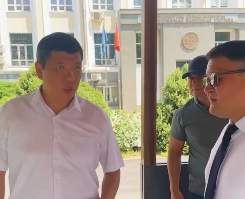 Мэр Бишкека поручил расторгнуть договора с арендаторами остановок (видео)