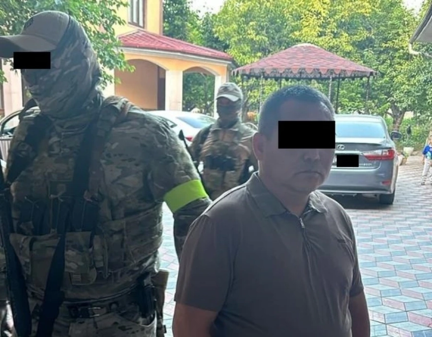 В Кадамджае начальник Службы охраны МВД района вымогал деньги у подчиненных