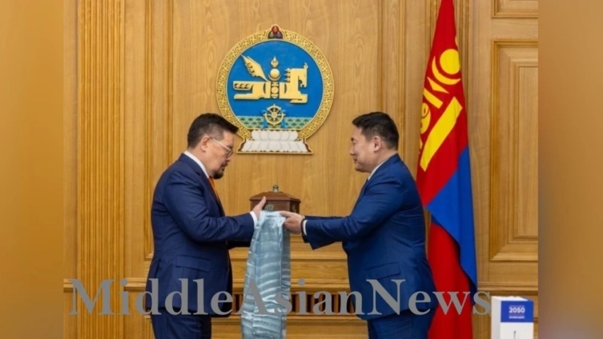 Новоназначенный премьер-министр Монголии получил печать от своего предшественника
