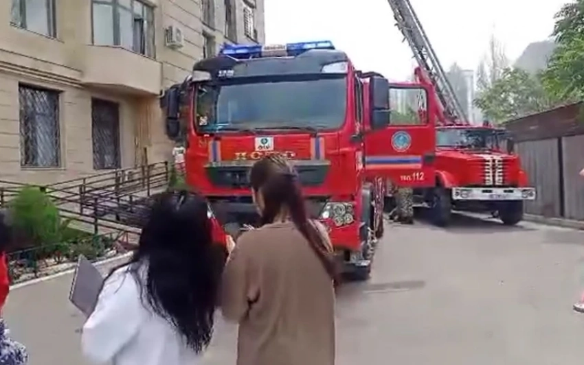Из многоэтажки по улице Токомбаева в Бишкеке эвакуируют жителей (видео)