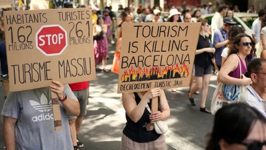 "Ваш отпуск - мое несчастье". В Италии и Испании митингуют против массового туризма