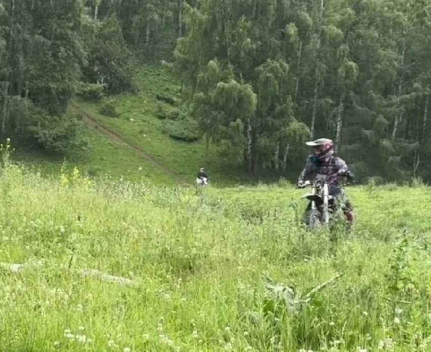 Байкеры гоняют по склонам парка «Ала-Арча». В ГПП пообещали принять меры