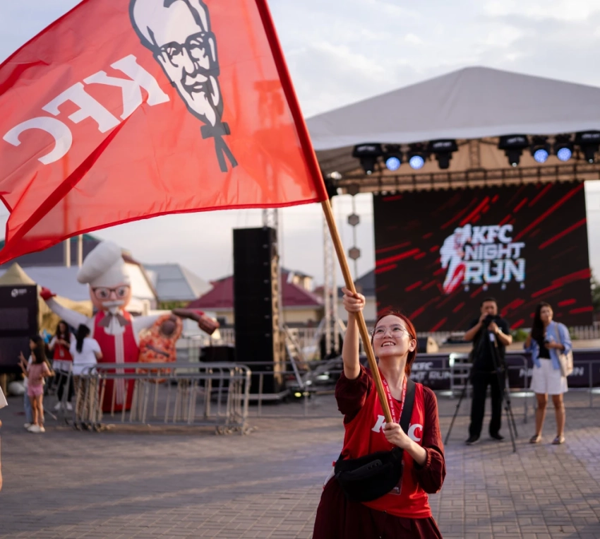 KFC Night Run 2025: тысячи бегунов и атмосфера вечерней столицы, которую не забудешь