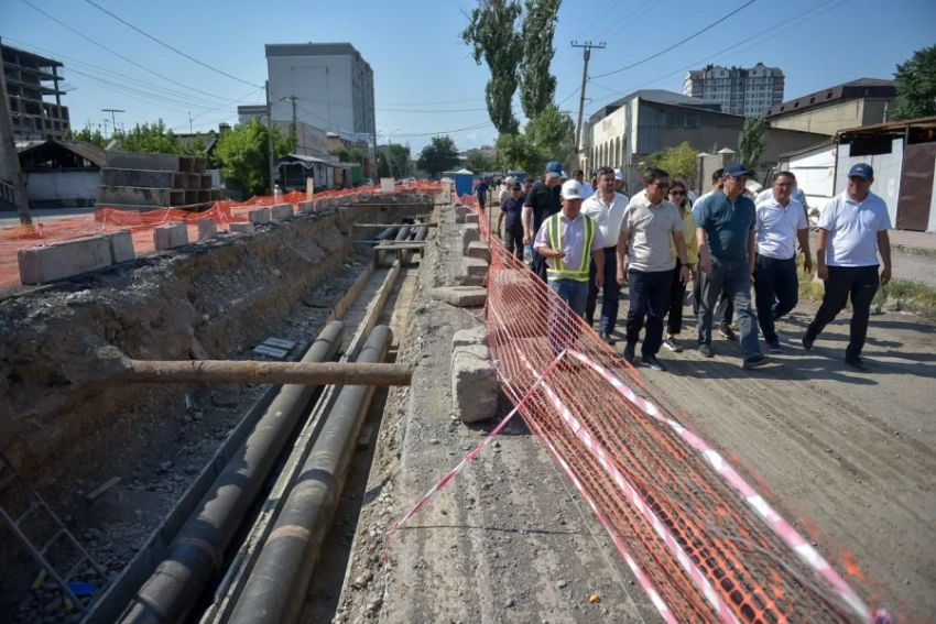 Реконструкция теплотрассы в Бишкеке: мэр поручил ускорить работы