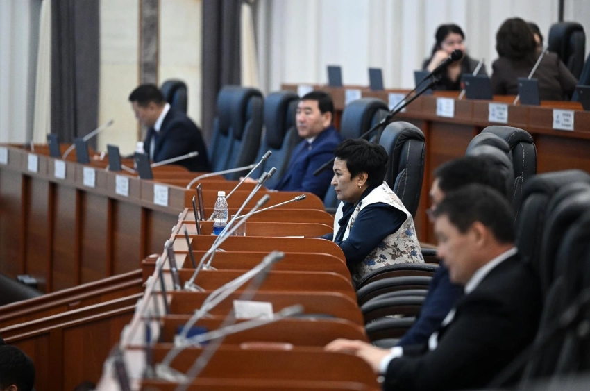 Жогорку Кенеш принял закон о СМИ