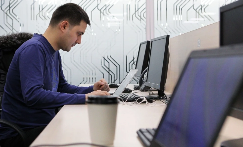 В Кыргызстане дефицит айтишников. Депутат призывает Минобраз усилить работу в этом направлении