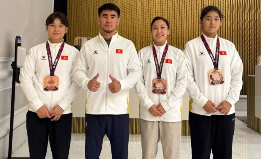 Женская юношеская сборная Кыргызстана завоевала медали на чемпионате Азии