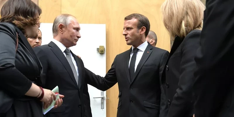 Первый за три года телефонный разговор президента России и президента Франции продлился два часа