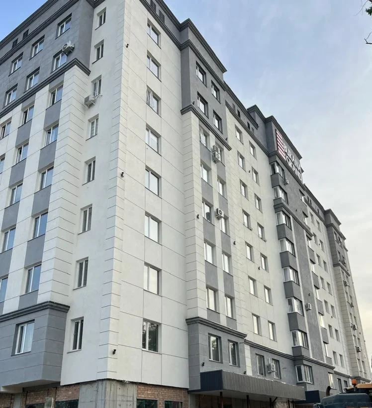 Камчыбек Ташиев подарил двухкомнатную квартиру матери шестерых детей