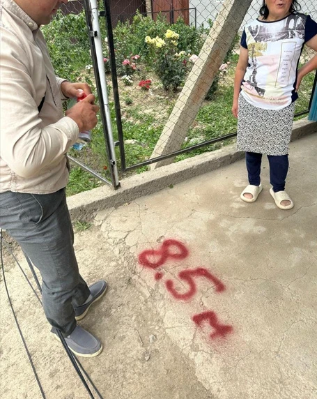 В Караколе сносят заборы, вышедшие за границы и мешающие строительству дороги