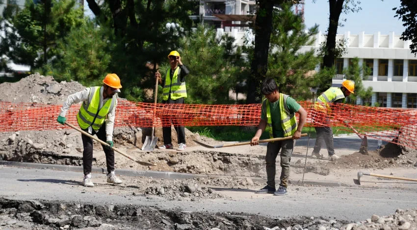 Реконструкция тепловой сети на улице Фрунзе: Айбек Джунушалиев поручил усилить темпы работ