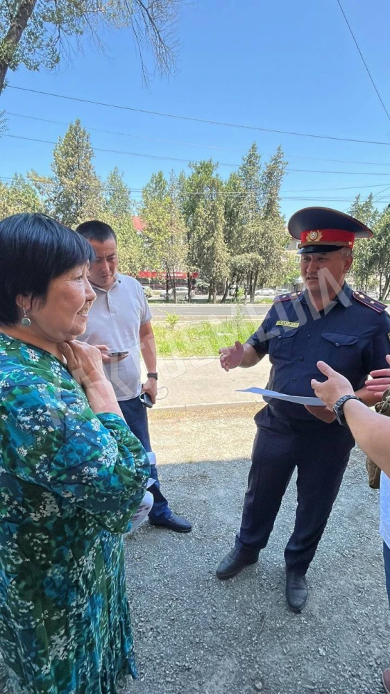 В Бишкеке не дали провести мирный митинг у Первомайского акимиата