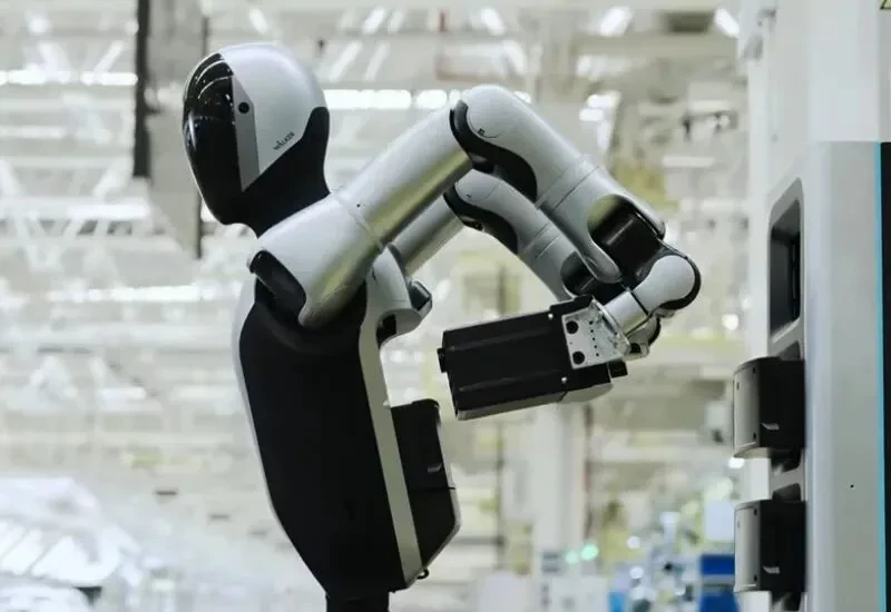 Роботы научились сами менять батареи и теперь работают без остановки