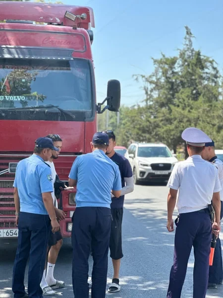 В Бишкеке выписаны десятки штрафов за движение грузовиков в дневное время