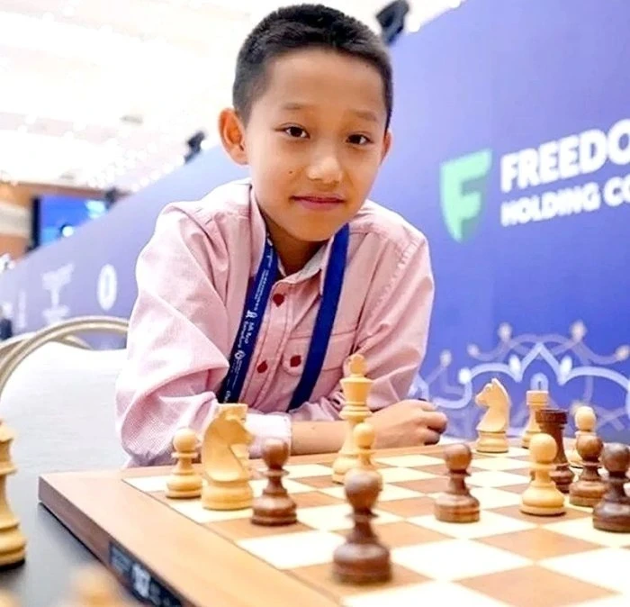 10-летний Роман Шогджиев стал международным мастером по шахматам