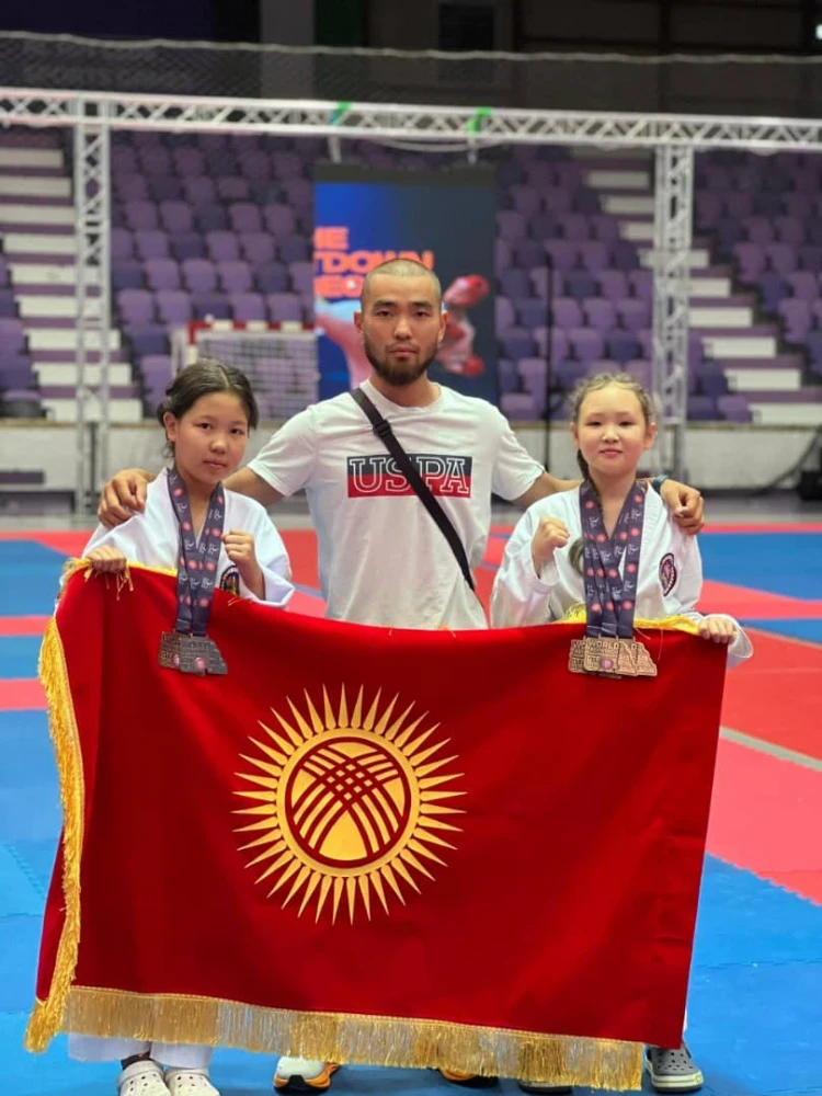 Таэквондисты Кыргызстана завоевали командное серебро чемпионата мира