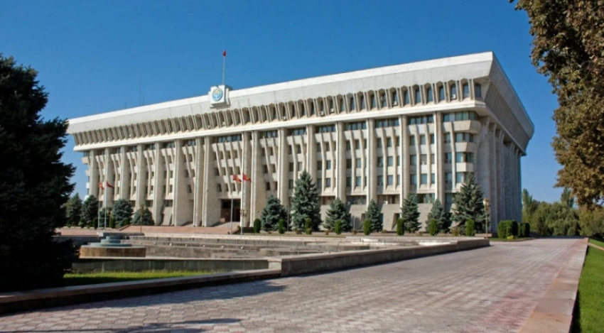 Судьба парламента после каникул – возвращение или самороспуск?