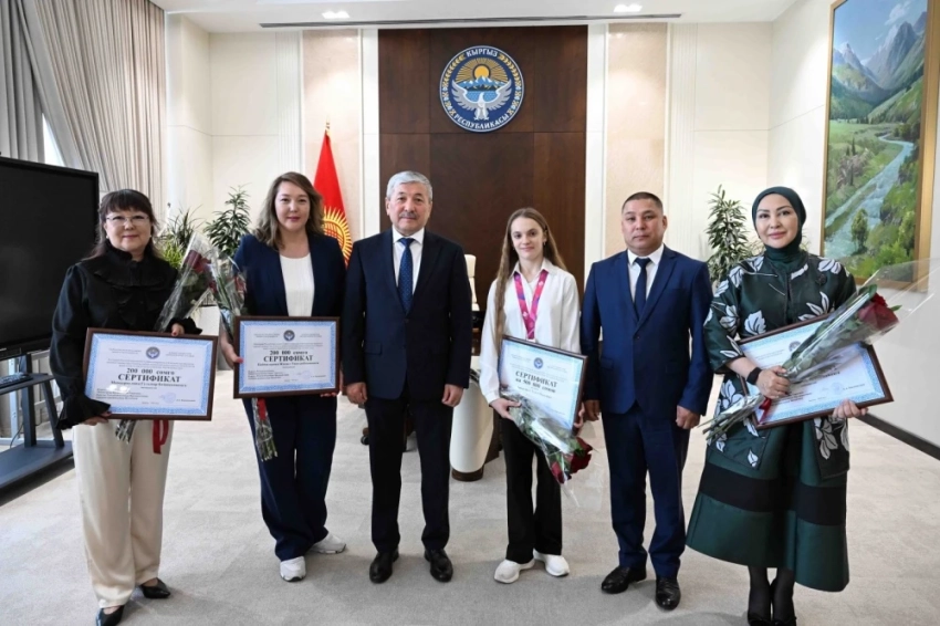 Адылбек Касымалиев встретился с чемпионкой мира Златой Аркатовой