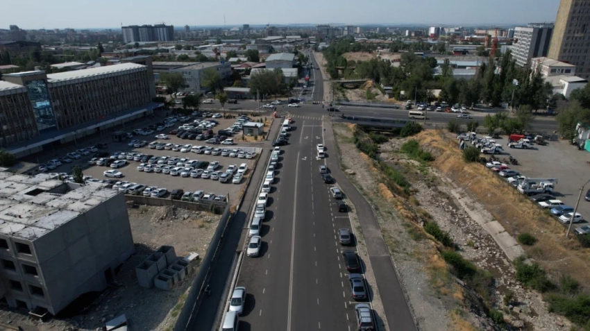 В Бишкеке открыли часть улицы Кара-Дарьинской