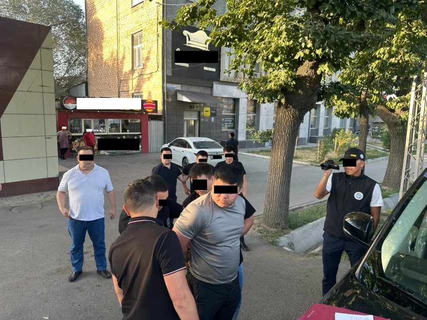 В Бишкеке задержан экс-сотрудник ГКНБ, причастный к мошенничеству и незаконной миграции