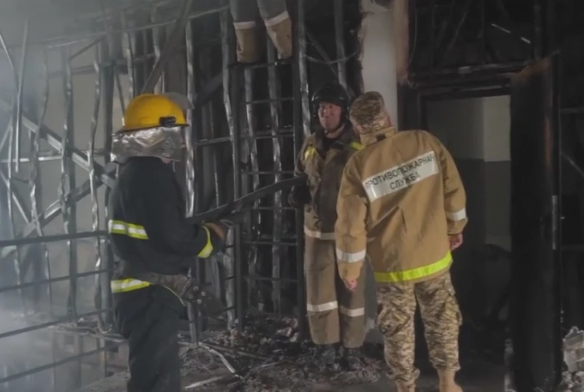 Пожар в музыкальной школе потушили, один человек отравился дымом