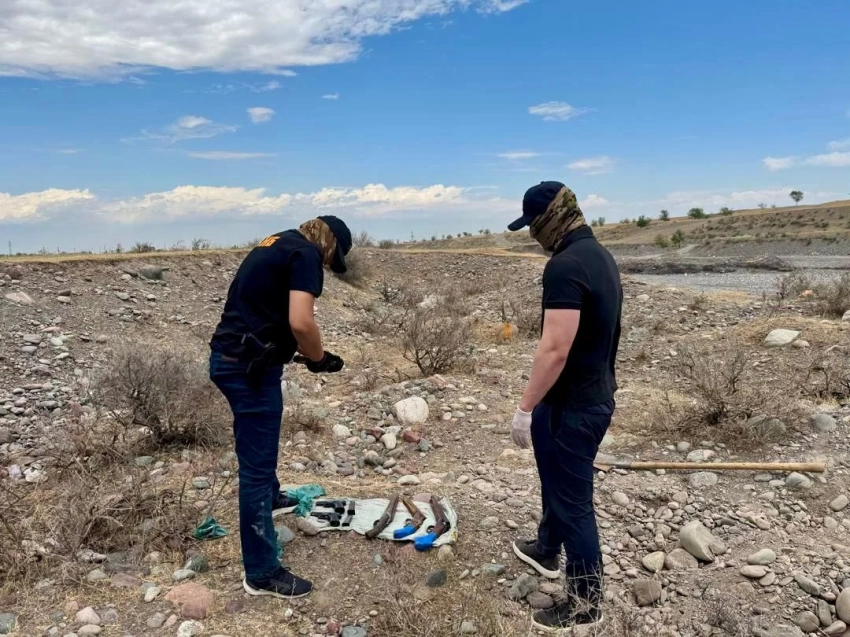 ГКНБ КР выявлен незаконный схрон оружия