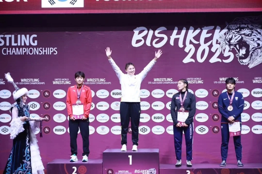 Сборная Кыргызстана завоевала медали на чемпионате Азии по борьбе среди девушек