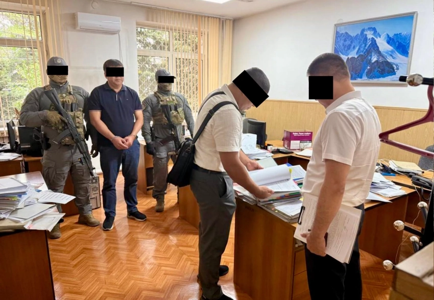 ГКНБ КР: Задержан главный инспектор Счетной палаты Кыргызстана