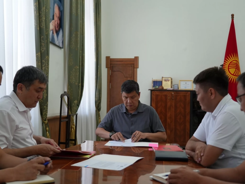 Мэр Бишкека уволил вице-мэров Жамалбека Ырсалиева и Талайбека Байгазиева, упразднил их должности