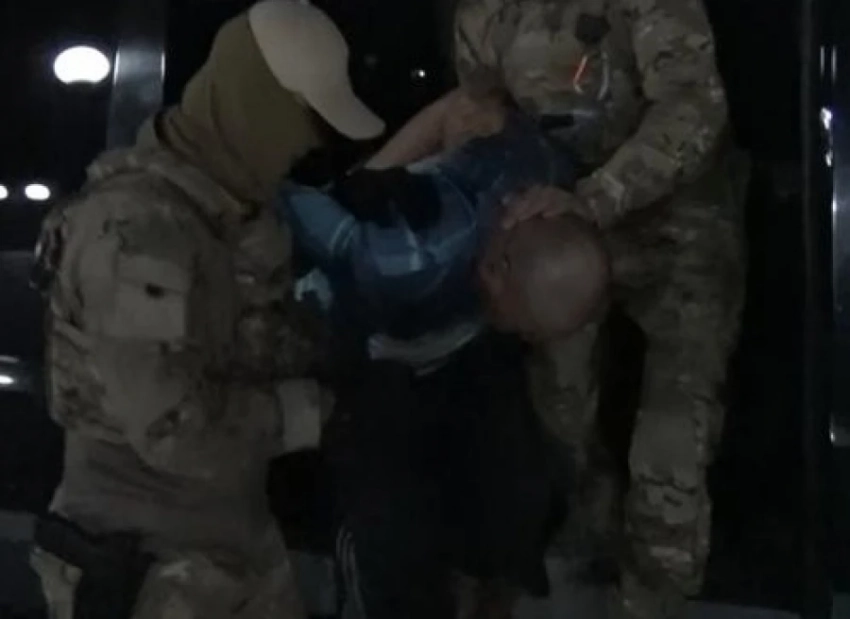В Сузаке задержали таксиста, который объявил себя «смотрящим» по южному региону