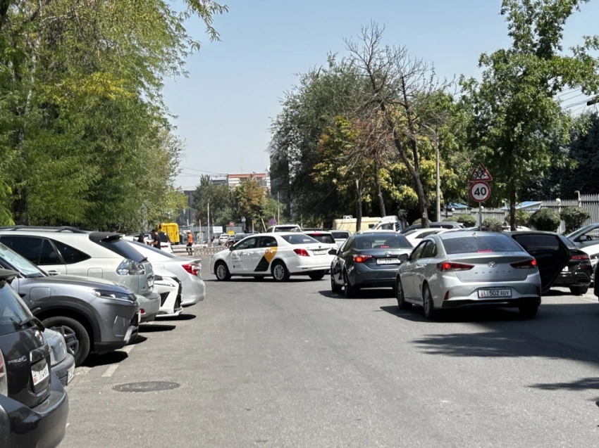 Улица Шопокова частично закрыта для проезда в двух местах