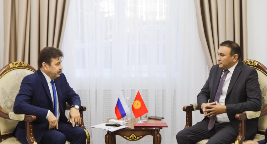 Замглавы МИД Кыргызстана и посол России обсудили вопросы предвыездной подготовки трудовых мигрантов