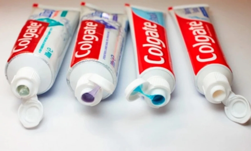 Зубную пасту «Colgate» признали опасной и запретили в трех странах