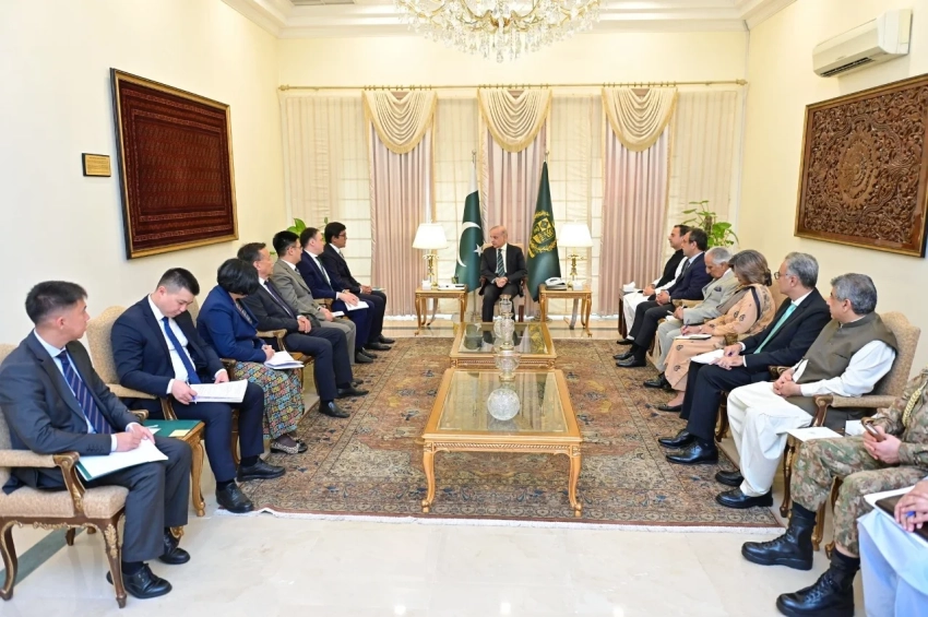 Эдиль Байсалов встретился с премьер-министром Пакистана