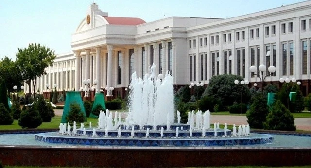 В Узбекистане запретили трудоустройство иностранцев с ВИЧ и туберкулезом