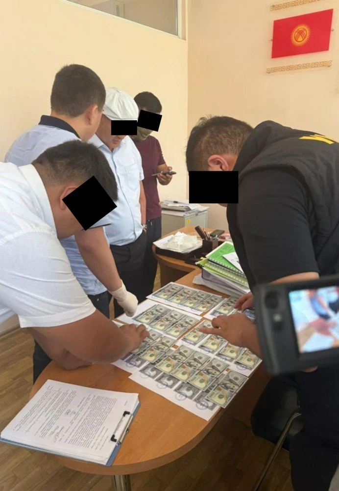 ГКНБ заявил о пресечении коррупционной схемы в мэрии Бишкека. Задержан чиновник