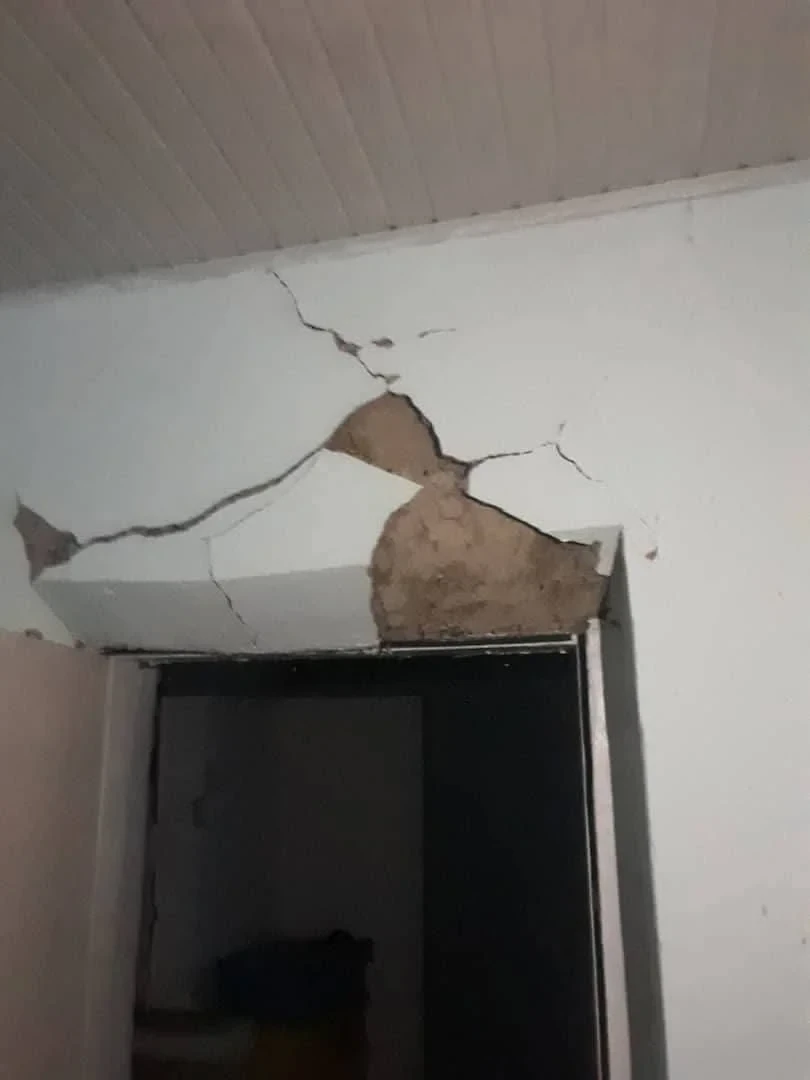 После землетрясения в Джалал-Абаде в двух жилых домах и школе выявлены трещины
