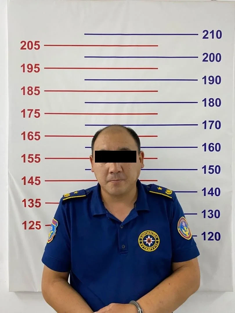 Начальник отдела МЧС КР устраивал на работу в министерство за деньги