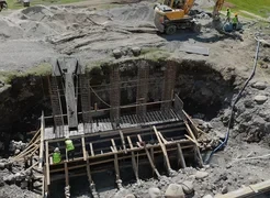 «Кумтор» строит мост через реку Кайчы, который соединит месторождение Тоголок с селом Уч-Кошкон
