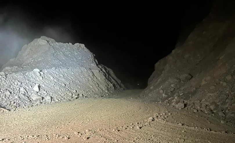 На автодороге Арал – Казарман продолжаются работы по расчистке от камней