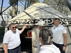Глава ГКНБ посетил родную школу-интернат в Оше