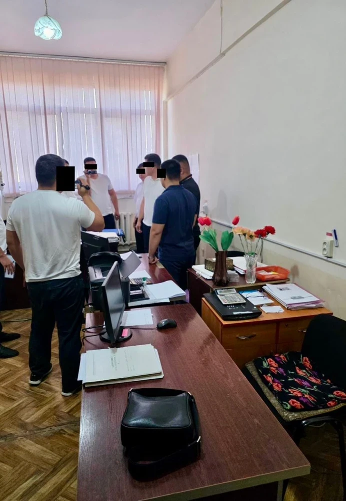 Владельца торгового центра обвинили в попытке подкупить сотрудника ГУ "Кадастр"