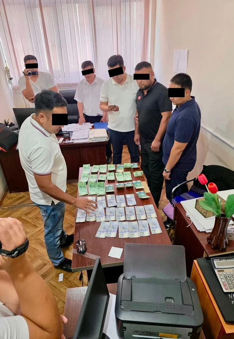 Задержан житель Араванского района при попытке подкупить чиновника