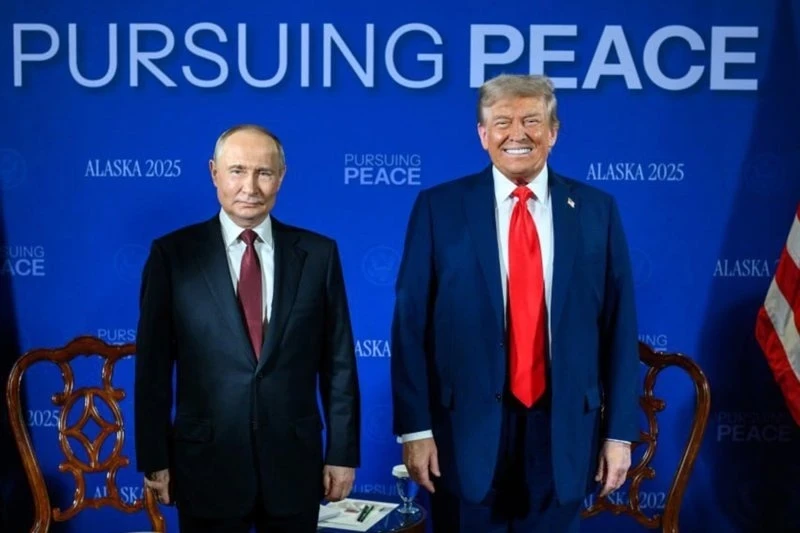 Это было кратко. Что пишут иностранные СМИ о заявлениях Путина и Трампа