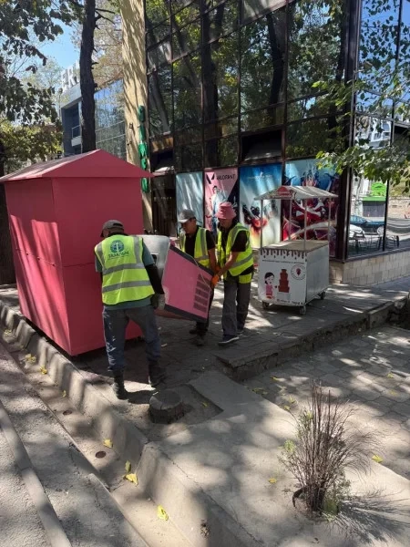 В Бишкеке муниципальные земли освобождают от самовольных построек