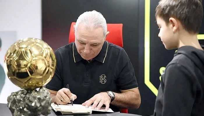 Христо Стоичков посетит Бишкек в рамках программы "Football for Schools"