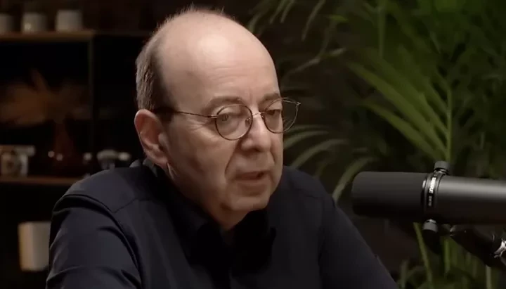 Ученый-иммунолог Унутмаз просит не умирать в ближайшие десять лет