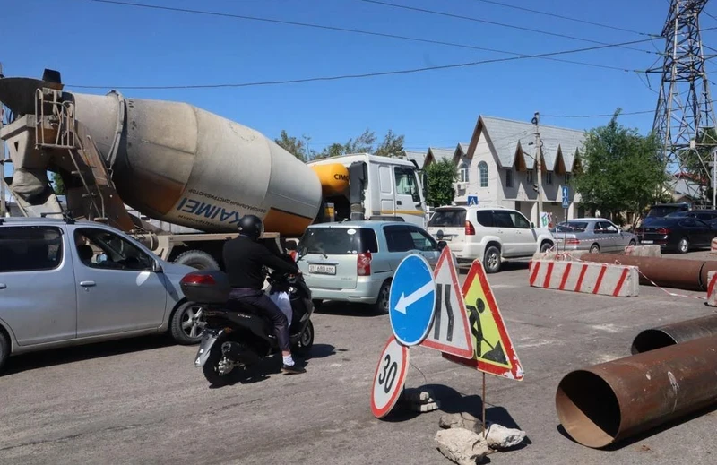 Бишкек готовится к 1 сентября. Дороги ремонтируются, а безопасность детей под особым контролем