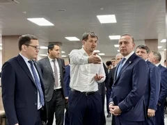 Таджикистан заинтересовался цифровыми решениями Кыргызстана: делегация посетила ГУ «Кызмат»